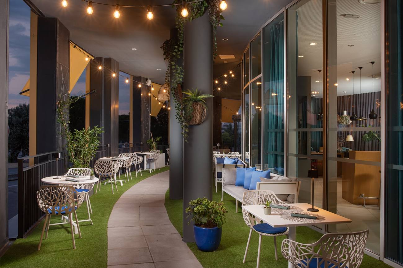 The La Table Midi 31 terrace in the evening, under the string lights